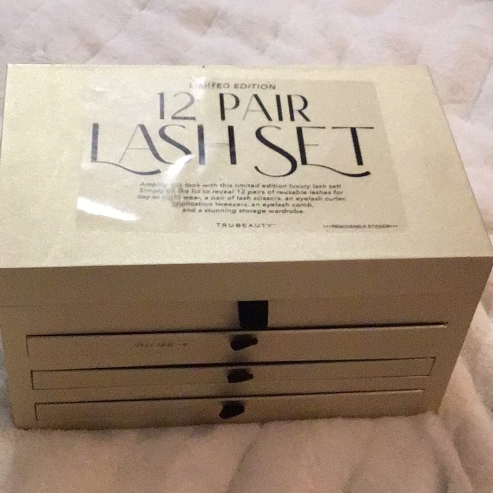 🎁 Idea 12 False Lashes Sets + Curler Scissors,Comb,Twizzers in Drawer Chest Set